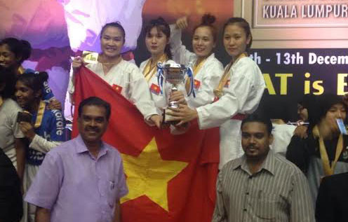 2015年马来西亚空手道公开赛:越南队夺得5枚金牌 ảnh 1 2015年马来西亚空手道公开赛:越南队夺得5枚金牌 ảnh 1