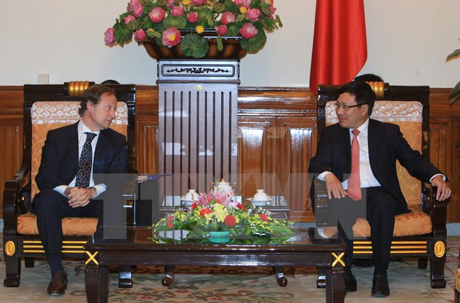 越南政府副总理兼外交部长范平明会见了欧盟驻越大使暨欧盟驻越代表团团长 ảnh 1 越南政府副总理兼外交部长范平明会见了欧盟驻越大使暨欧盟驻越代表团团长 ảnh 1