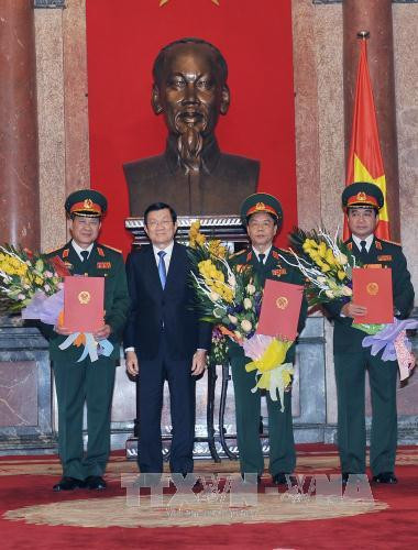 越南国家主席张晋创向越南人民军三名将官颁发晋升军衔决定 ảnh 1 越南国家主席张晋创向越南人民军三名将官颁发晋升军衔决定 ảnh 1