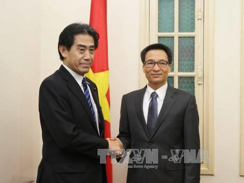 越南政府副总理会见日本众议院预算委员会委员长 ảnh 1