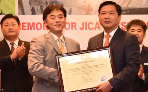 日本国际协力机构向越南交通运输部部长颁奖 ảnh 1