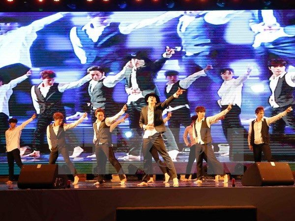 2015年越南韩国文化交流节在岘港市举行 ảnh 1 2015年越南韩国文化交流节在岘港市举行 ảnh 1