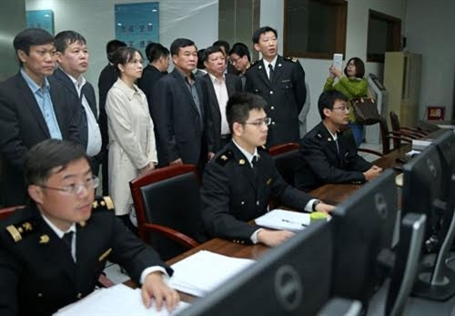 越南-中国陆地边界口岸管理合作委员会工作团考察中国上海、深圳若干口岸 ảnh 1 越南-中国陆地边界口岸管理合作委员会工作团考察中国上海、深圳若干口岸 ảnh 1