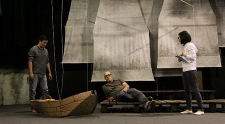 越德合作排演的话剧《渔夫和金鱼的故事》即将亮相 ảnh 1