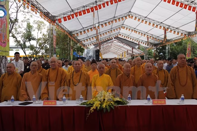 越南为道路交通事故遇难者举行超度法会 ảnh 1