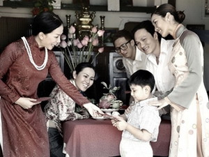 庆祝越共河内市第十六次代表大会:树立高雅文明的河内人形象 ảnh 1 庆祝越共河内市第十六次代表大会:树立高雅文明的河内人形象 ảnh 1