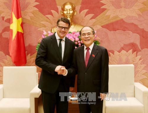 越南国会主席阮生雄会见德国黑森州科学艺术部长波利斯·莱恩 ảnh 1 越南国会主席阮生雄会见德国黑森州科学艺术部长波利斯·莱恩 ảnh 1