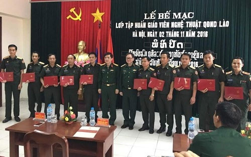 老挝人民军队艺术讲师培训班圆满结束 ảnh 1