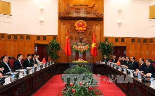 越南政府总理阮春福会见中国全国人大常委会委员长张德江 ảnh 1 越南政府总理阮春福会见中国全国人大常委会委员长张德江 ảnh 1