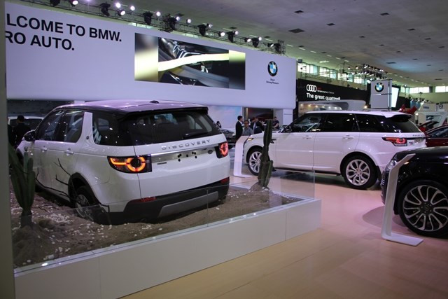 2016年越南国际汽车展览会吸引12.8万名参观者 ảnh 1