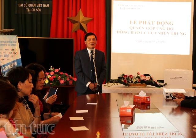 旅捷越南人筹集救灾捐款逾20亿越盾助中部灾民复产重建 ảnh 1 旅捷越南人筹集救灾捐款逾20亿越盾助中部灾民复产重建 ảnh 1