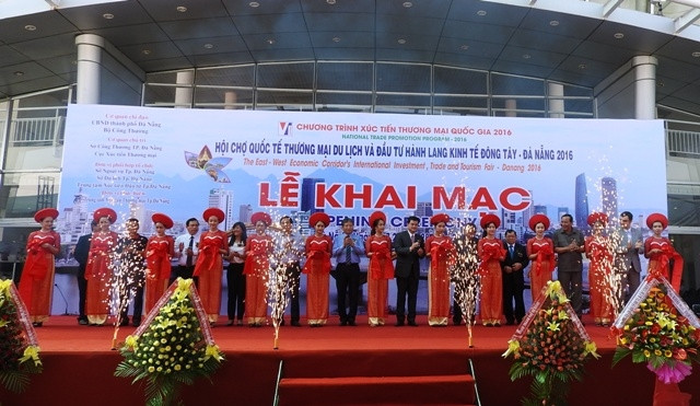 2016年东西经济走廊岘港投资贸易和旅游国际博览会开幕 ảnh 1 2016年东西经济走廊岘港投资贸易和旅游国际博览会开幕 ảnh 1