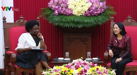 越共中央民运部部长张氏梅会见世行亚太地区副行长维多利亚•克瓦 ảnh 1 越共中央民运部部长张氏梅会见世行亚太地区副行长维多利亚•克瓦 ảnh 1