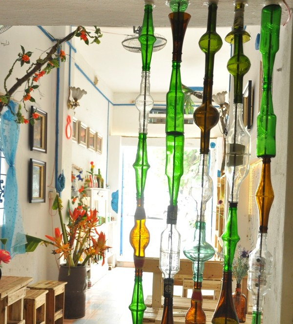 颜色耀眼的回收玻璃瓶让小咖啡馆别具特色 ảnh 2 颜色耀眼的回收玻璃瓶让小咖啡馆别具特色 ảnh 2