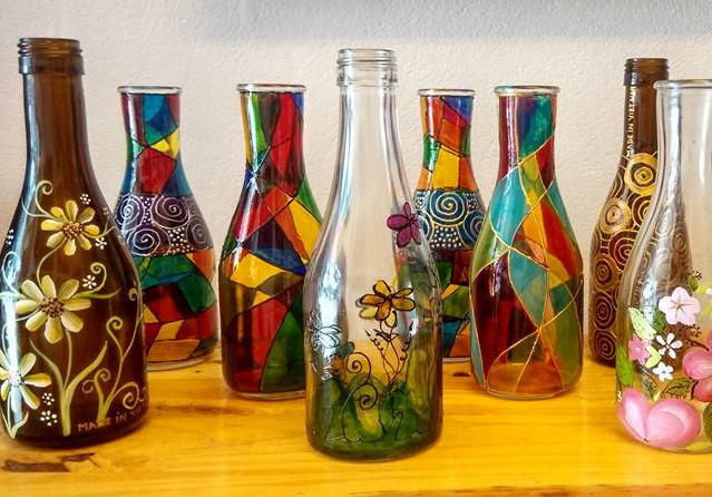 颜色耀眼的回收玻璃瓶让小咖啡馆别具特色 ảnh 3 颜色耀眼的回收玻璃瓶让小咖啡馆别具特色 ảnh 3