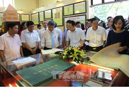 “黄沙和长沙归属越南—历史证据和法律依据”地图资料展在河江省举行 ảnh 3 “黄沙和长沙归属越南—历史证据和法律依据”地图资料展在河江省举行 ảnh 3