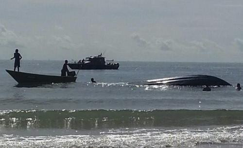 马来西亚发生船只倾覆事件 34人获救8人死亡20人失踪 ảnh 1 马来西亚发生船只倾覆事件 34人获救8人死亡20人失踪 ảnh 1