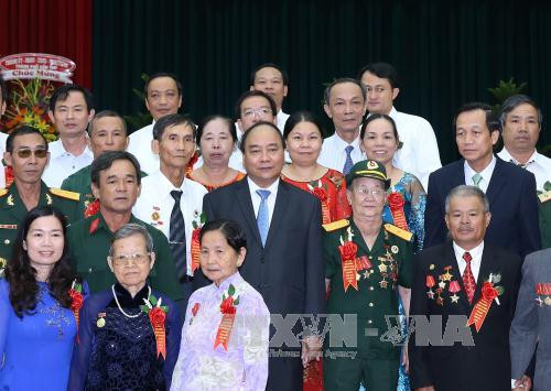 阮春福总理出席2016年全国模范革命有功者表彰大会 ảnh 1 阮春福总理出席2016年全国模范革命有功者表彰大会 ảnh 1