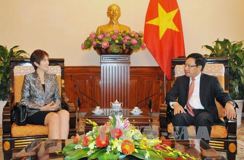 范平明副总理会见新加坡总理公署高级政务部长杨莉明 ảnh 1 范平明副总理会见新加坡总理公署高级政务部长杨莉明 ảnh 1