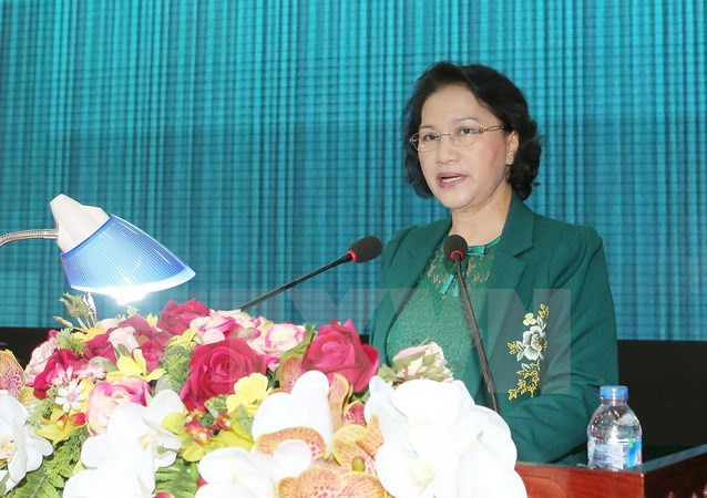 越南国会主席阮氏金银与芹苴市第九军区选民接触 ảnh 1 越南国会主席阮氏金银与芹苴市第九军区选民接触 ảnh 1