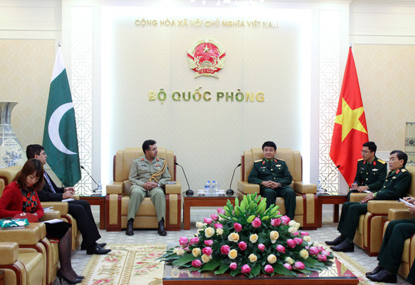 越南人民军副总参谋长武文俊会见巴基斯坦驻越武官卡马尔 ảnh 1