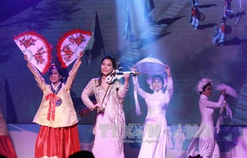 越韩文化贸易交流活动在胡志明市开幕 ảnh 1