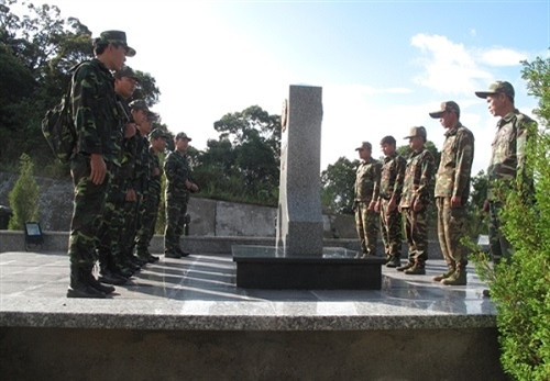 越南山罗省与老挝琅勃拉邦省举行军事外交定期会晤 ảnh 1 越南山罗省与老挝琅勃拉邦省举行军事外交定期会晤 ảnh 1
