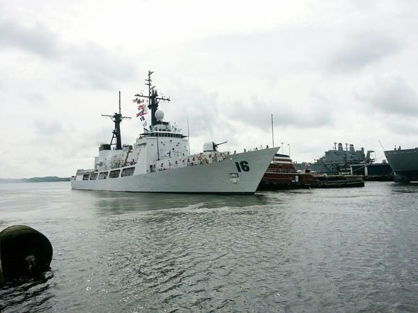 菲律宾军舰访问金兰国际港 ảnh 1