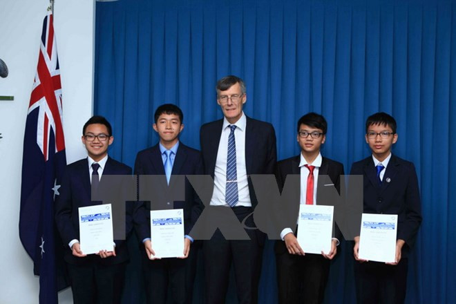 澳大利亚数学竞赛:澳驻越大使向取得优异成绩的越南学生颁奖 ảnh 1 澳大利亚数学竞赛:澳驻越大使向取得优异成绩的越南学生颁奖 ảnh 1