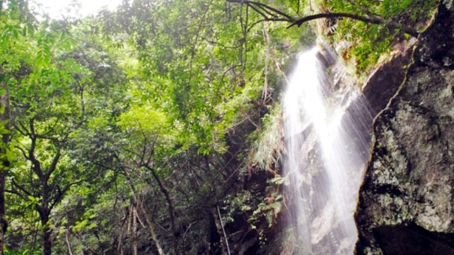 越南广宁省安子山金瀑布 无限美景在路上 ảnh 1 越南广宁省安子山金瀑布 无限美景在路上 ảnh 1