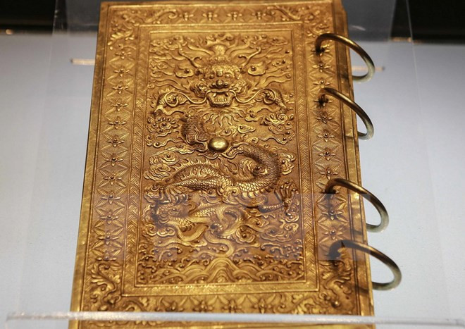 承天顺化省举行 “阮朝皇宫宝物”展览会 ảnh 1