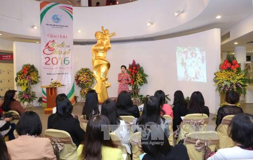 越南加强国内女性与海外越侨妇女的联系沟通 ảnh 1