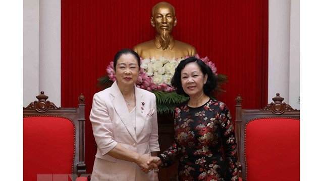 越共中央民运部部长张氏梅会见日本自民党女性活跃推进本部长一行 ảnh 1 越共中央民运部部长张氏梅会见日本自民党女性活跃推进本部长一行 ảnh 1