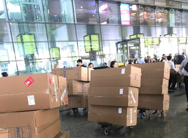 德国世界大学协助组织向越南中部灾区群众捐赠30台净水器 ảnh 1 德国世界大学协助组织向越南中部灾区群众捐赠30台净水器 ảnh 1