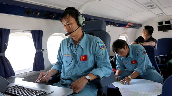 越南发现疑似失事CASA-212的一把金属座椅 ảnh 1 越南发现疑似失事CASA-212的一把金属座椅 ảnh 1