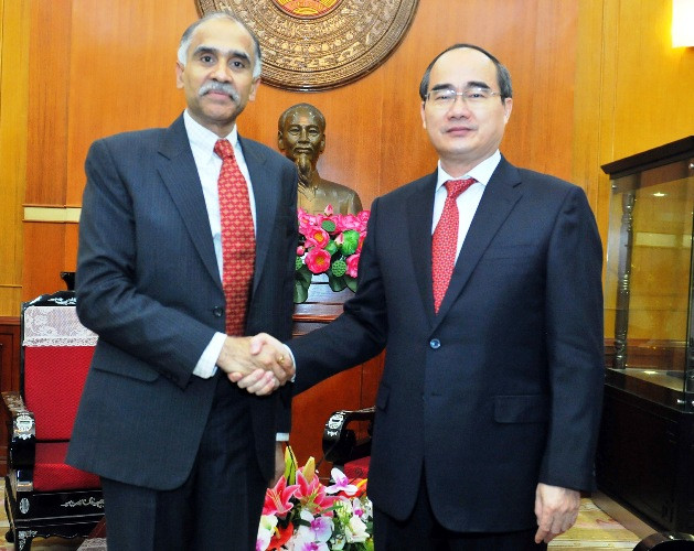 越南祖国阵线中央委员会主席阮善仁会见各国新任驻越南大使 ảnh 1