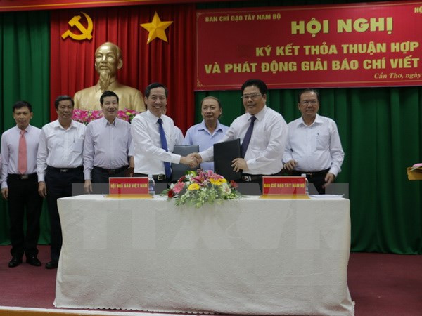 越南西南部指委会同越南新闻工作者协会加强信息合作 ảnh 1