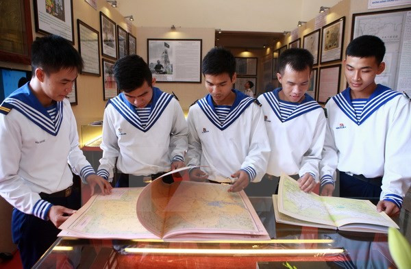 “黄沙和长沙归属越南——历史证据和法律依据”地图资料展在茶荣省举行 ảnh 1 “黄沙和长沙归属越南——历史证据和法律依据”地图资料展在茶荣省举行 ảnh 1