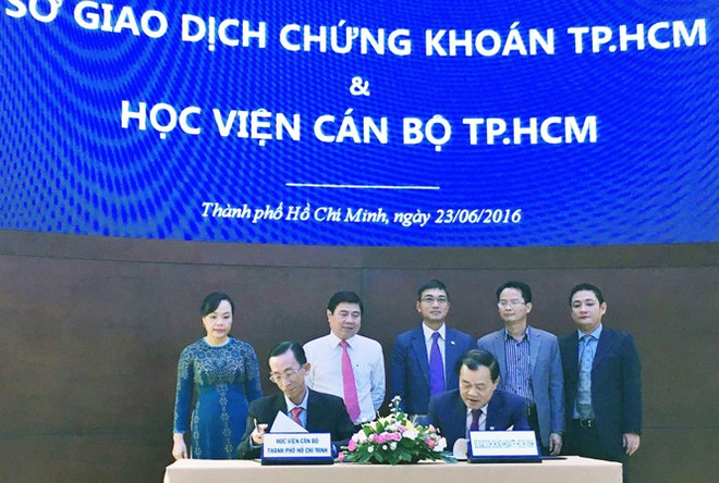 胡志明市干部学院同该市证券交易所加强合作 ảnh 1 胡志明市干部学院同该市证券交易所加强合作 ảnh 1