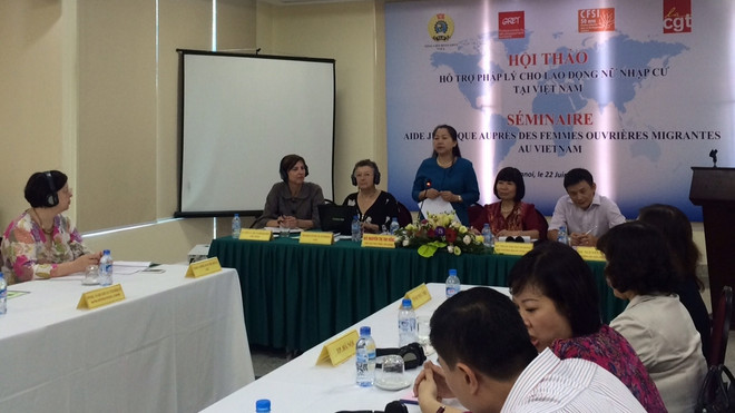为越南女性移民劳动者提供法律协助研讨会在河内举行 ảnh 1