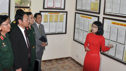 “黄沙、长沙归属越南:历史证据和法律依据”地图资料展在林同省举行 ảnh 1 “黄沙、长沙归属越南:历史证据和法律依据”地图资料展在林同省举行 ảnh 1
