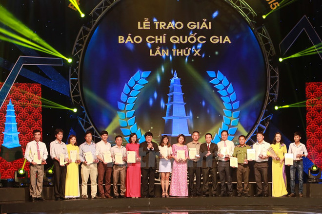 国家主席陈大光出席第十届国家新闻奖颁奖仪式 ảnh 3 国家主席陈大光出席第十届国家新闻奖颁奖仪式 ảnh 3