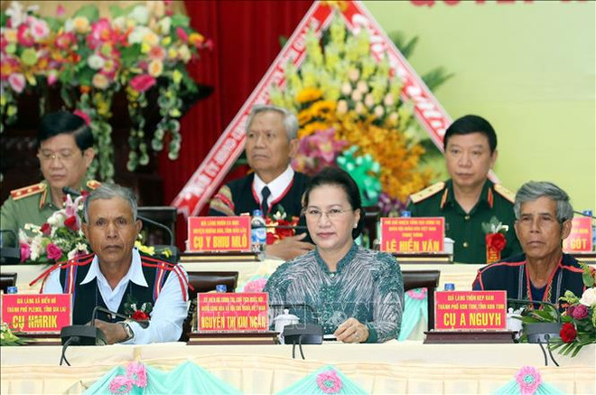国会主席阮氏金银出席西原各民族长老决心书落实十年总结会议 ảnh 2 国会主席阮氏金银出席西原各民族长老决心书落实十年总结会议 ảnh 2