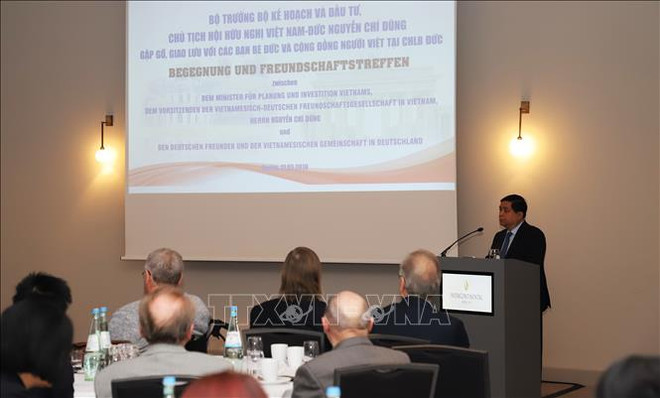 越南为德国友人授予友谊勋章 ảnh 1 越南为德国友人授予友谊勋章 ảnh 1