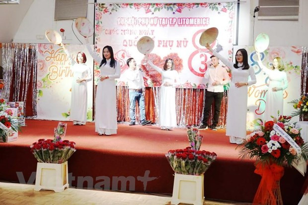 旅捷越南妇女努力发挥妇女在保护民族传统中的作用 ảnh 2