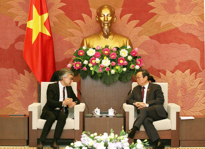 国会副主席冯国显会见亚太国际葡萄酒与烈酒联盟主席 ảnh 1 国会副主席冯国显会见亚太国际葡萄酒与烈酒联盟主席 ảnh 1