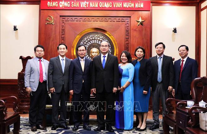 胡志明市市委书记会见韩国三星集团执行总裁 ảnh 2 胡志明市市委书记会见韩国三星集团执行总裁 ảnh 2
