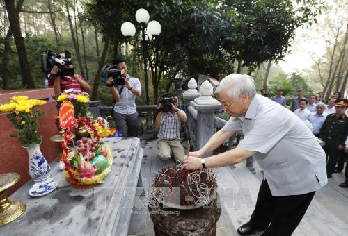 阮富仲总书记与第四军区司令部举行工作会谈 ảnh 3 阮富仲总书记与第四军区司令部举行工作会谈 ảnh 3