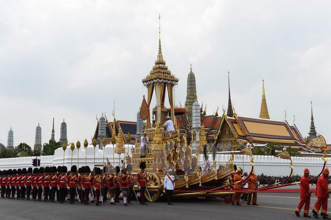 泰国先王普密蓬遗体火化仪式举行 越南国家副主席邓氏玉盛出席 ảnh 1 泰国先王普密蓬遗体火化仪式举行 越南国家副主席邓氏玉盛出席 ảnh 1