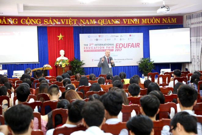 2017年岘港国际教育研讨会吸引世界各地12所大学代表参加 ảnh 2 2017年岘港国际教育研讨会吸引世界各地12所大学代表参加 ảnh 2